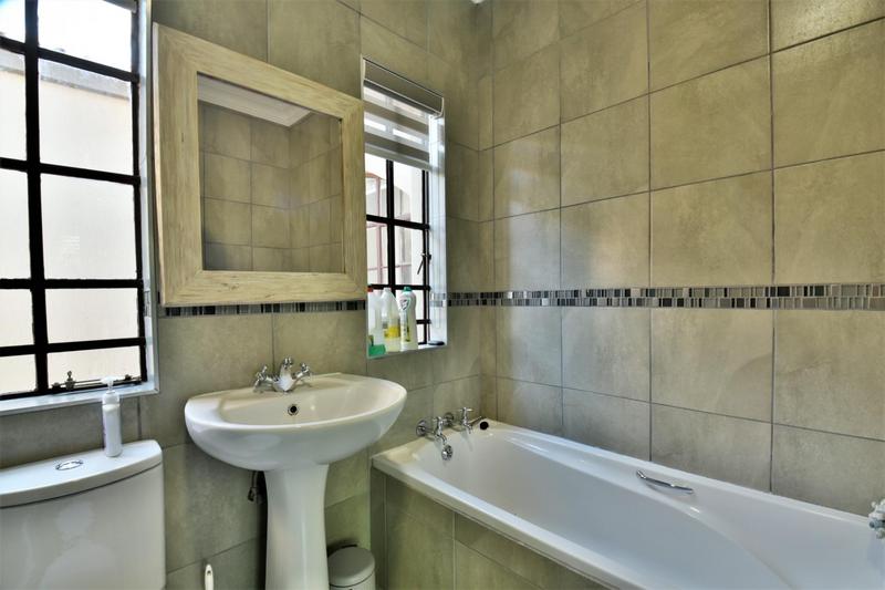 6 Bedroom Property for Sale in Glenvista Gauteng