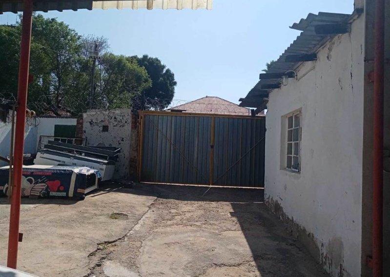 11 Bedroom Property for Sale in Brixton Gauteng