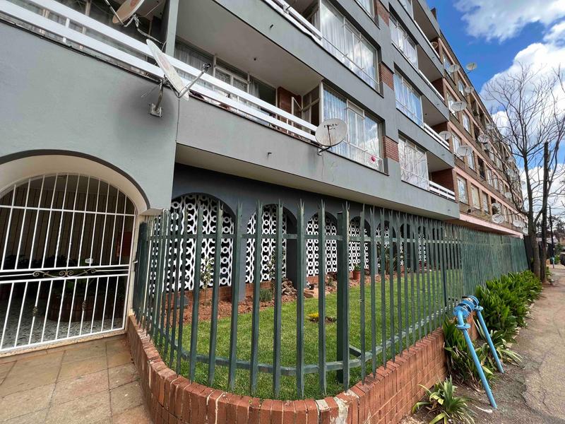 1 Bedroom Property for Sale in Yeoville Gauteng