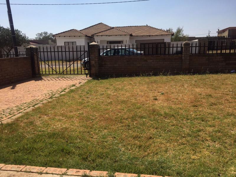 3 Bedroom Property for Sale in Mid Ennerdale Gauteng