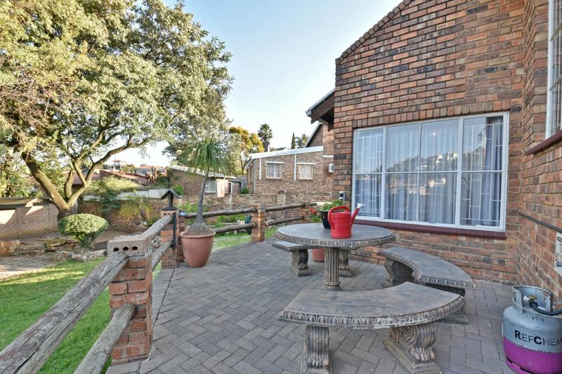 3 Bedroom Property for Sale in Oakdene Gauteng