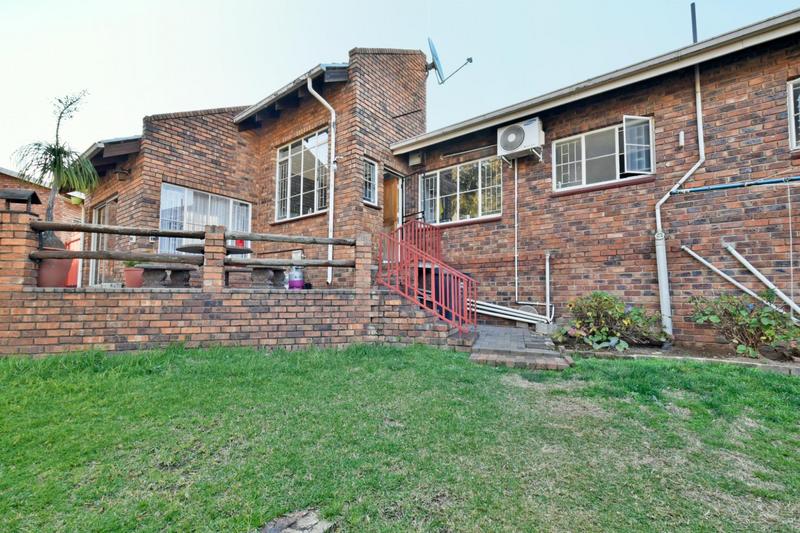 3 Bedroom Property for Sale in Oakdene Gauteng