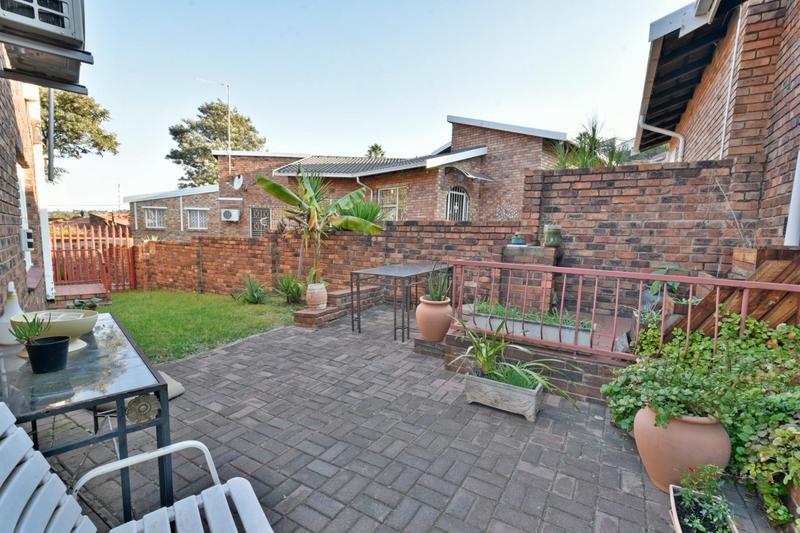 3 Bedroom Property for Sale in Oakdene Gauteng