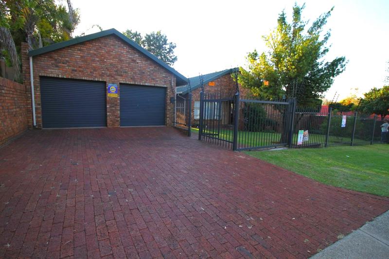 4 Bedroom Property for Sale in Zwartkop Gauteng