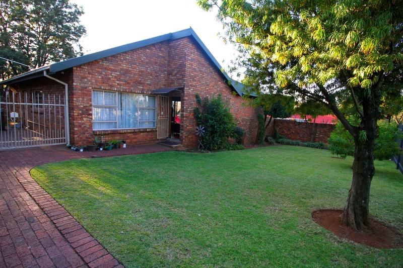 4 Bedroom Property for Sale in Zwartkop Gauteng