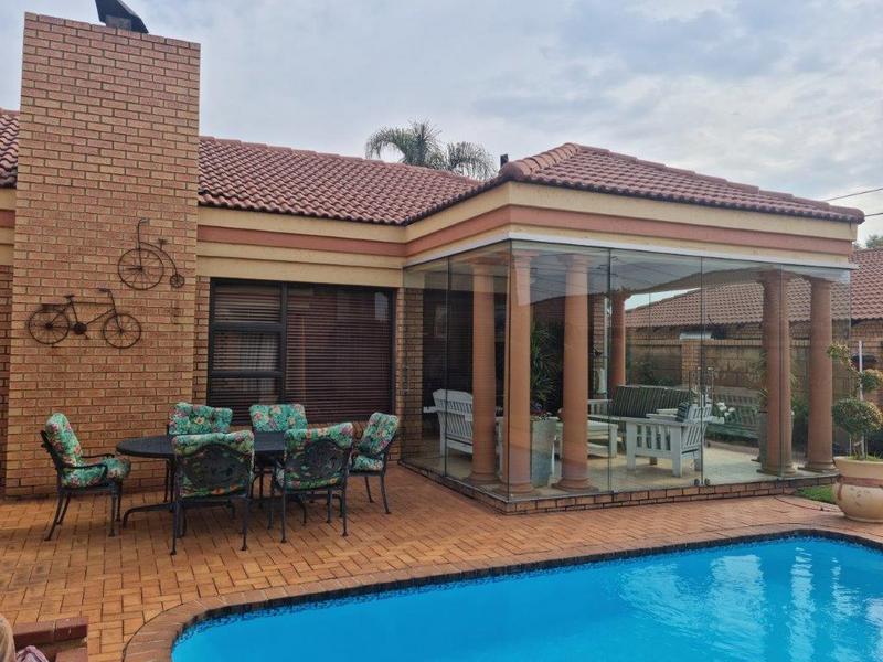 3 Bedroom Property for Sale in Petersfield Gauteng