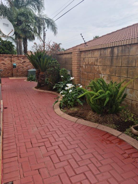3 Bedroom Property for Sale in Petersfield Gauteng