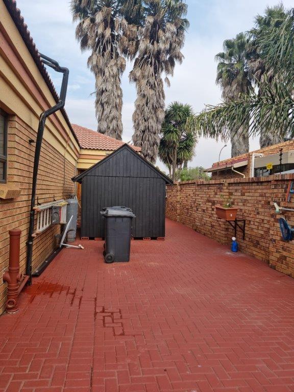 3 Bedroom Property for Sale in Petersfield Gauteng