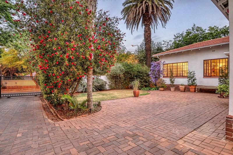 4 Bedroom Property for Sale in Greenside Gauteng