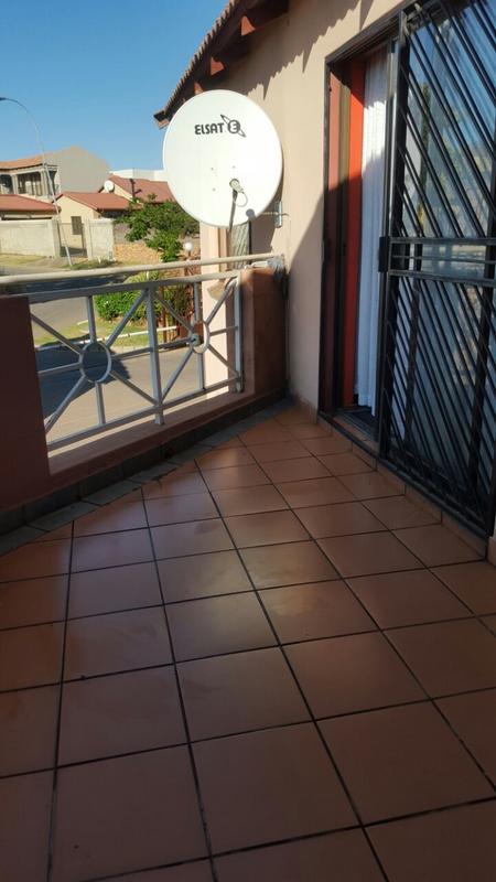 2 Bedroom Property for Sale in Mondeor Gauteng