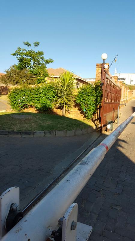 2 Bedroom Property for Sale in Mondeor Gauteng