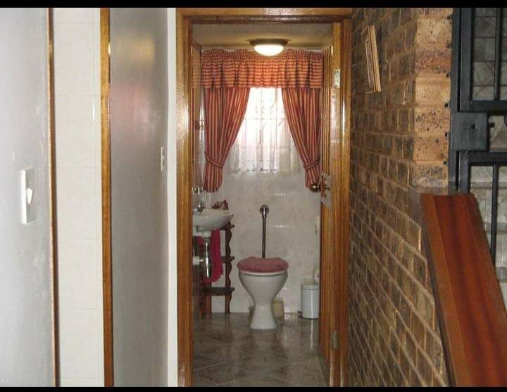 5 Bedroom Property for Sale in Amandasig Gauteng