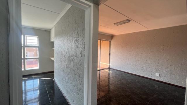 2 Bedroom Property for Sale in Mondeor Gauteng