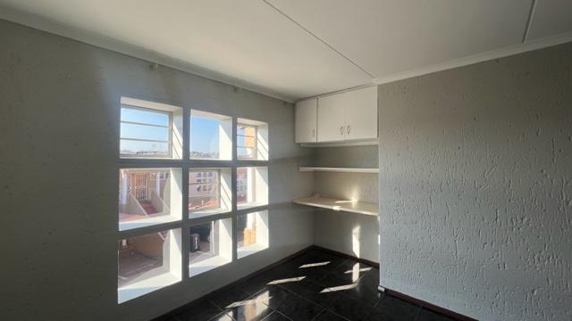 2 Bedroom Property for Sale in Mondeor Gauteng