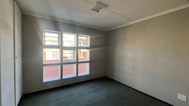 2 Bedroom Property for Sale in Mondeor Gauteng