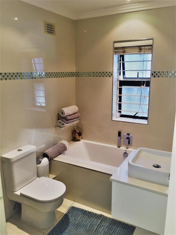 To Let 3 Bedroom Property for Rent in Sandown Gauteng