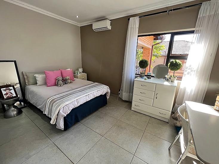 5 Bedroom Property for Sale in Six Fountains Residential Estate Gauteng