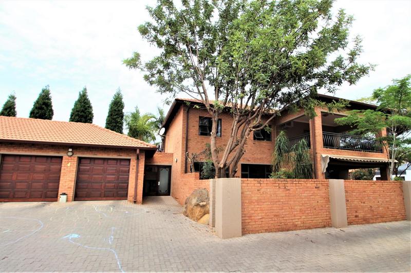 5 Bedroom Property for Sale in Six Fountains Residential Estate Gauteng