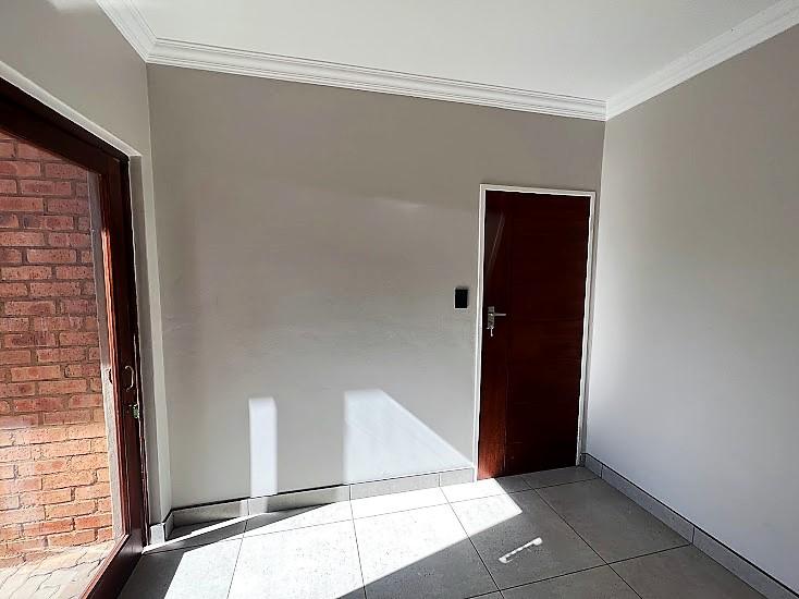 5 Bedroom Property for Sale in Six Fountains Residential Estate Gauteng