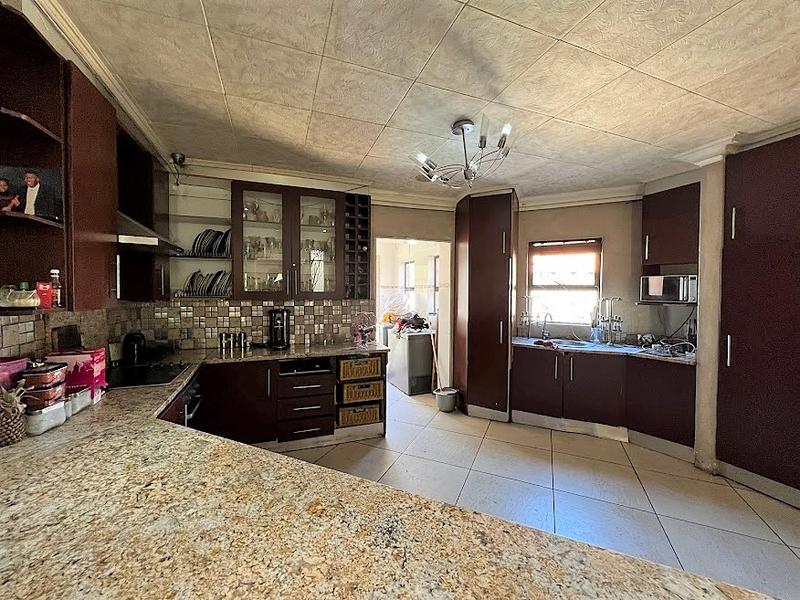 6 Bedroom Property for Sale in Six Fountains Residential Estate Gauteng