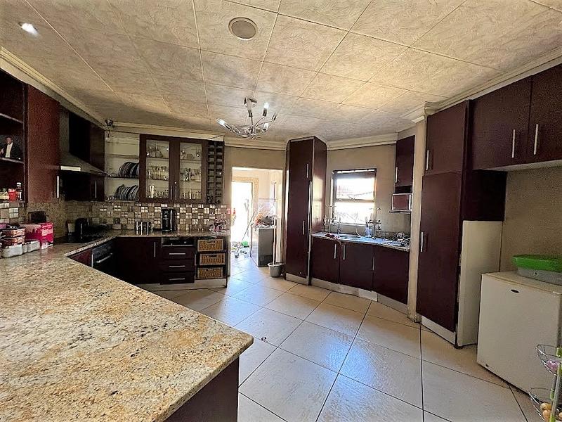 6 Bedroom Property for Sale in Six Fountains Residential Estate Gauteng