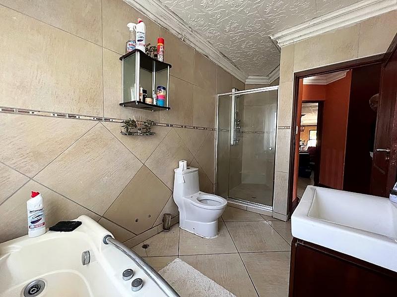 6 Bedroom Property for Sale in Six Fountains Residential Estate Gauteng