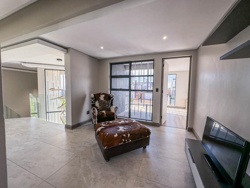 5 Bedroom Property for Sale in Midstream Heights Gauteng