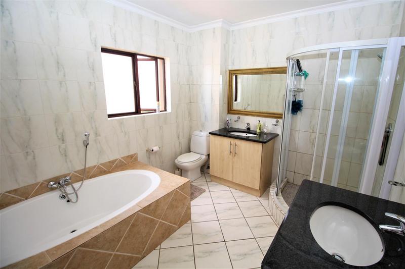 4 Bedroom Property for Sale in Silver Lakes Golf Estate Gauteng