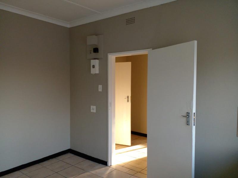To Let 1 Bedroom Property for Rent in Rosettenville Gauteng