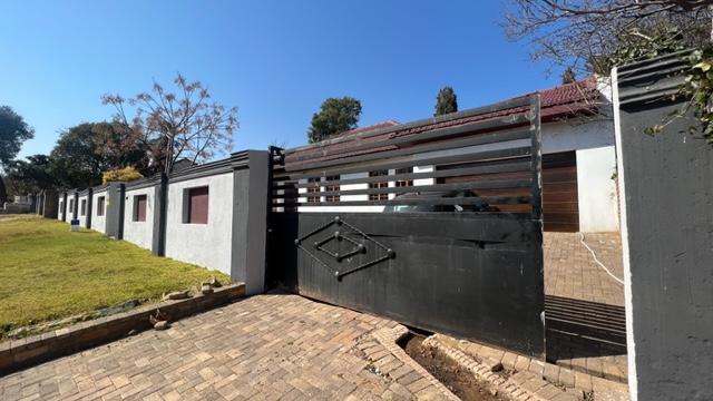 3 Bedroom Property for Sale in Mondeor Gauteng