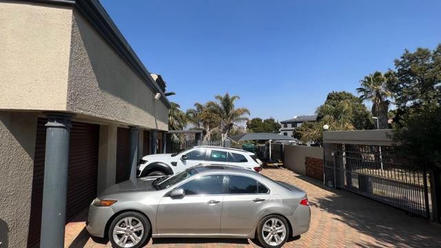 9 Bedroom Property for Sale in Mulbarton Gauteng