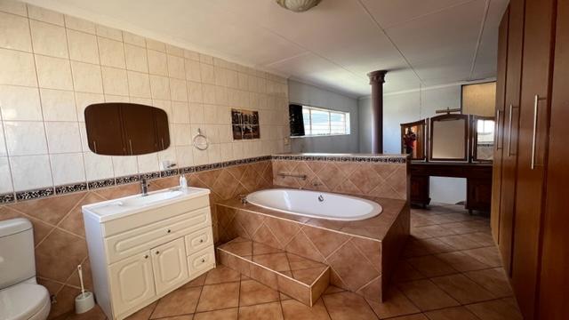 9 Bedroom Property for Sale in Mulbarton Gauteng