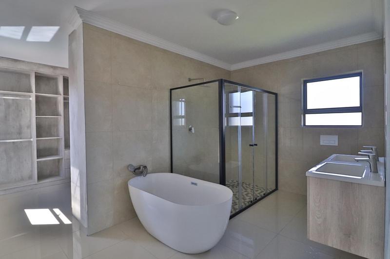 5 Bedroom Property for Sale in Wildtuinpark Gauteng