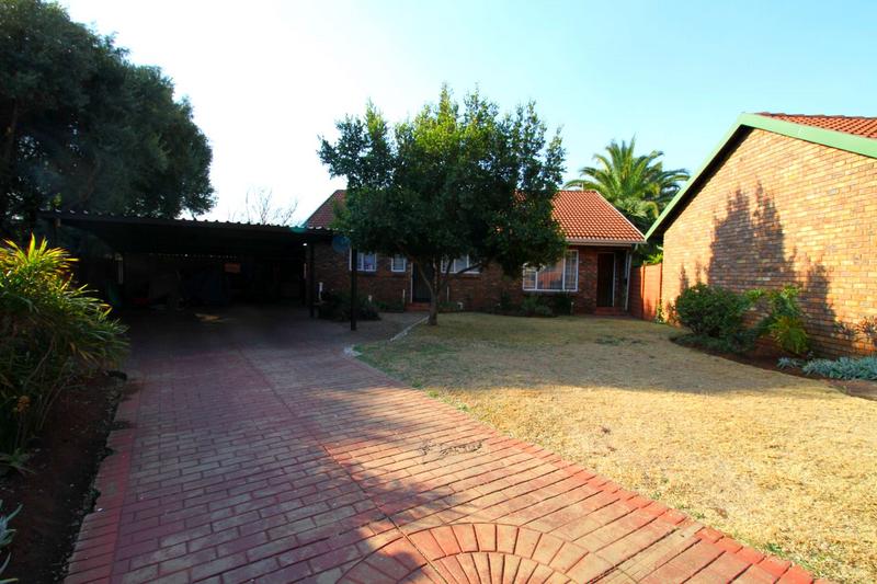 2 Bedroom Property for Sale in Zwartkop Gauteng