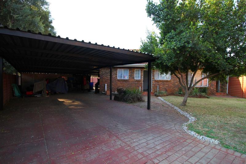 2 Bedroom Property for Sale in Zwartkop Gauteng