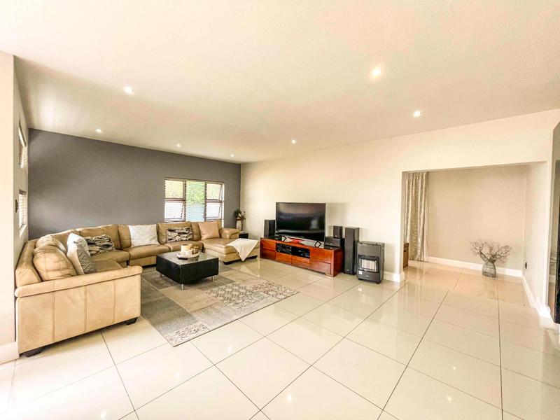 4 Bedroom Property for Sale in Midstream Ridge Gauteng