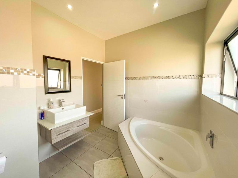 4 Bedroom Property for Sale in Midstream Ridge Gauteng