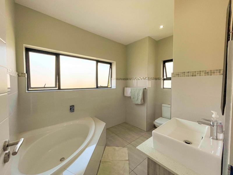 4 Bedroom Property for Sale in Midstream Ridge Gauteng