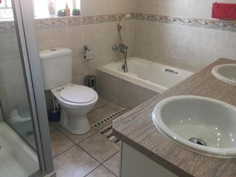 To Let 3 Bedroom Property for Rent in Ferndale Gauteng