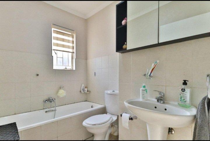 2 Bedroom Property for Sale in Greenstone Hill Gauteng