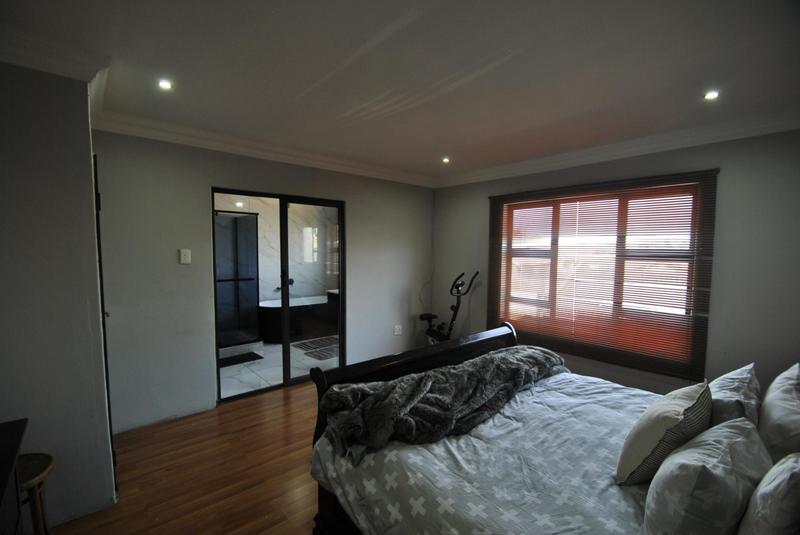 5 Bedroom Property for Sale in Spruit View Gauteng