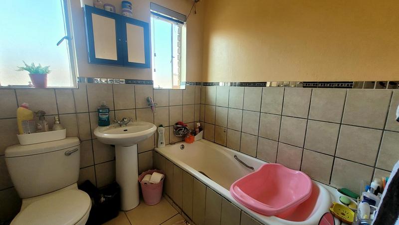 2 Bedroom Property for Sale in Meredale Gauteng