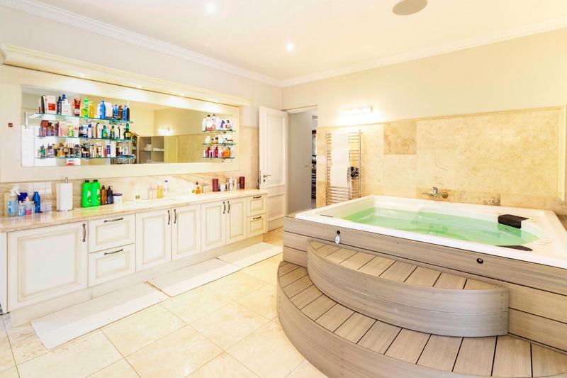 7 Bedroom Property for Sale in Hyde Park Gauteng