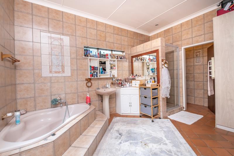 8 Bedroom Property for Sale in Lyttelton Manor Gauteng