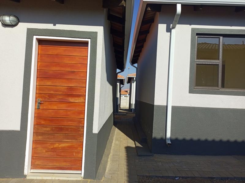 2 Bedroom Property for Sale in Chiawelo Gauteng