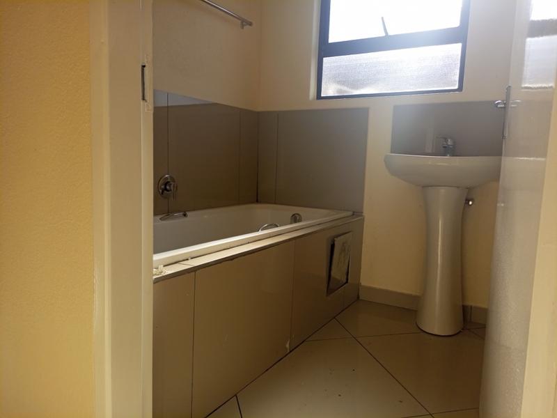 2 Bedroom Property for Sale in Chiawelo Gauteng