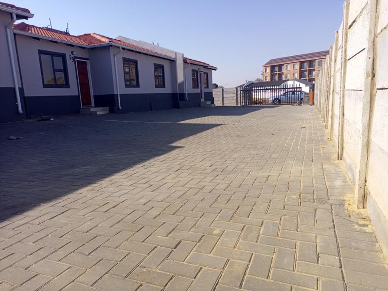 2 Bedroom Property for Sale in Chiawelo Gauteng