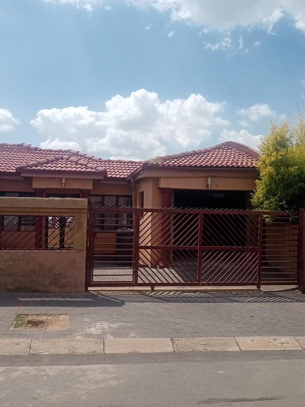 3 Bedroom Property for Sale in Lotus Gardens Gauteng