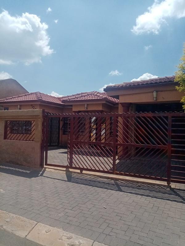 3 Bedroom Property for Sale in Lotus Gardens Gauteng