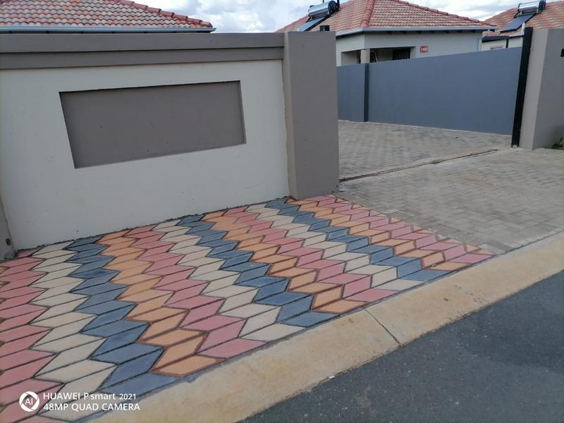 To Let 2 Bedroom Property for Rent in Kirkney Gauteng